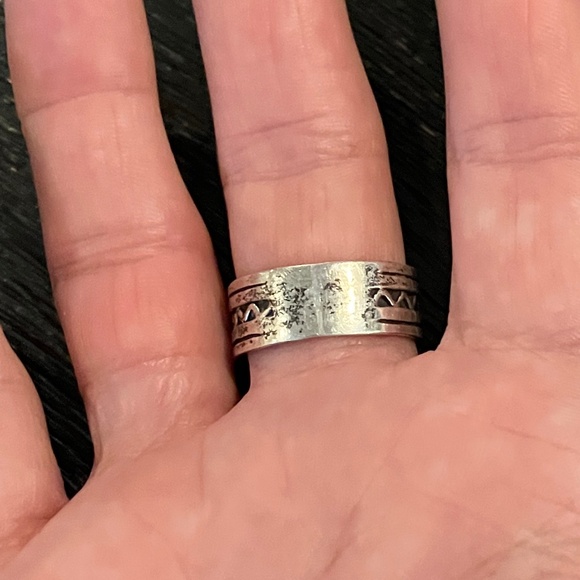 Sterling Silver ZigZag Ring Size 9 - Picture 4 of 6